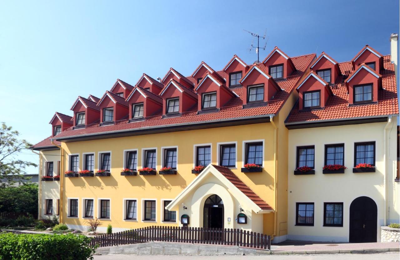 Wellness Hotel Iris Павлов Екстериор снимка