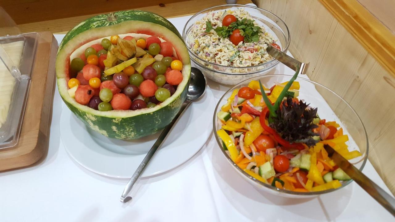 Wellness Hotel Iris Павлов Екстериор снимка