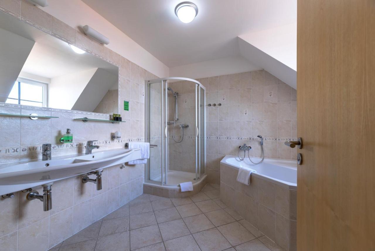 Wellness Hotel Iris Павлов Екстериор снимка