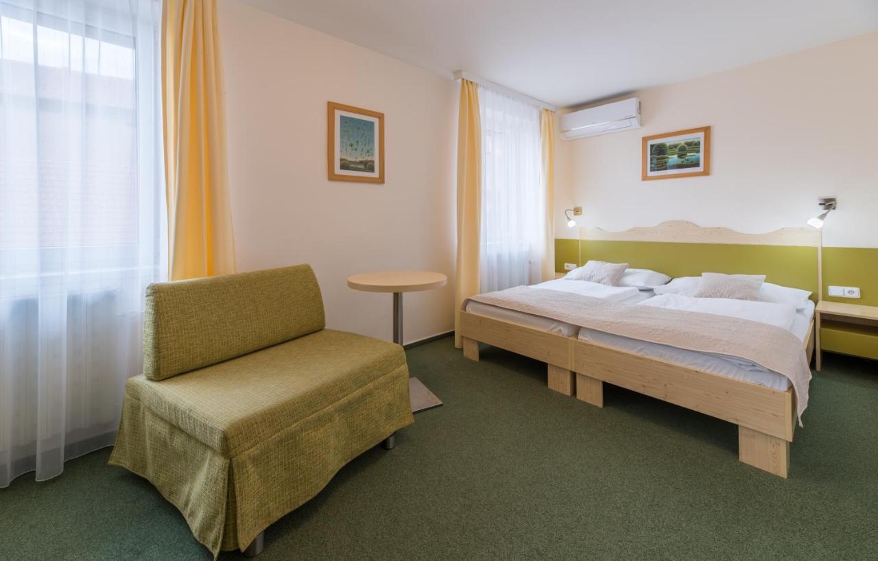 Wellness Hotel Iris Павлов Екстериор снимка