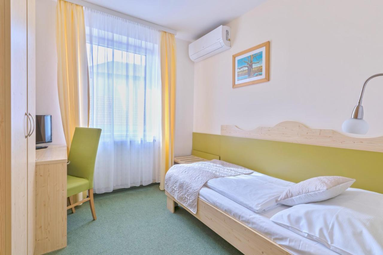 Wellness Hotel Iris Павлов Екстериор снимка