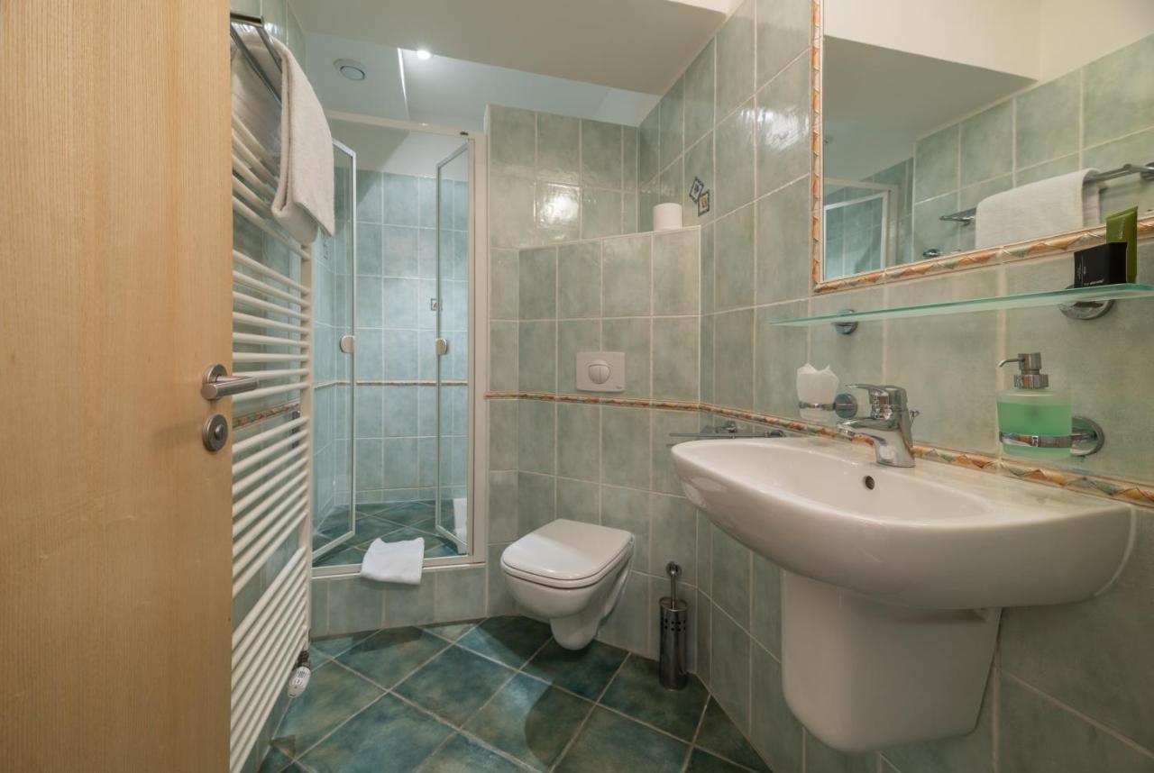 Wellness Hotel Iris Павлов Екстериор снимка